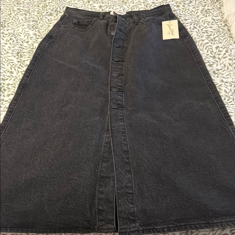 Brand new! Universal Thread black denim skirt.